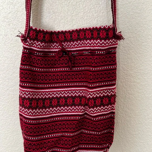 Handmade | Moldovan Knit Bucket Shoulder Bag - Picture 12 of 14